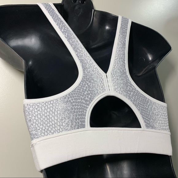 Rykä Small white snakeskin print active sports bra - Picture 5 of 10